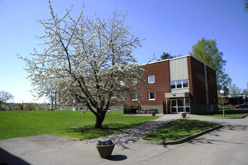 Logi Tuppen, Vandrarhem - Oskarshamns Folkhoegskola Exteriör bild