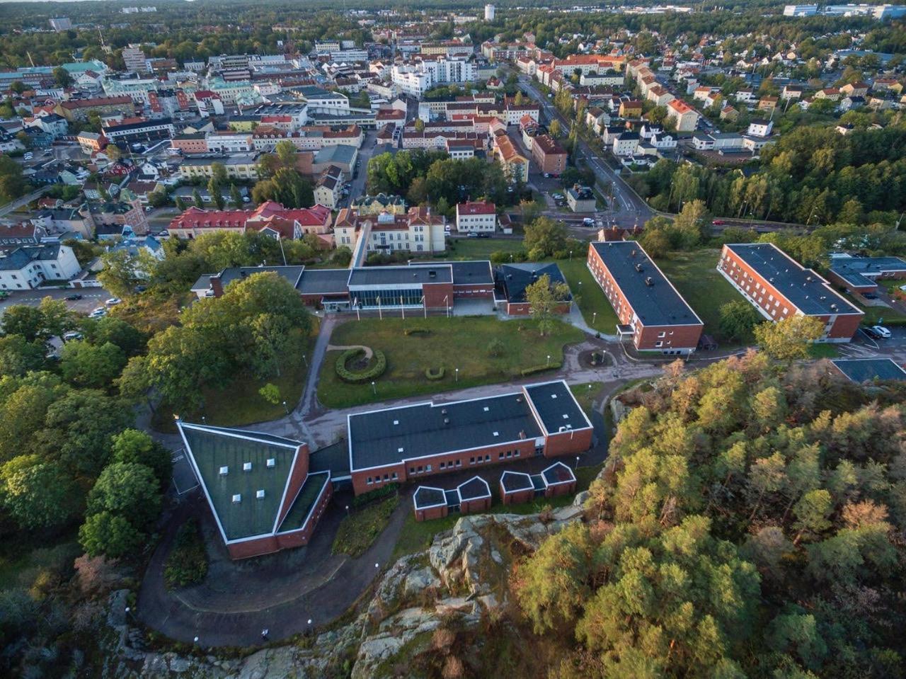 Logi Tuppen, Vandrarhem - Oskarshamns Folkhoegskola Exteriör bild